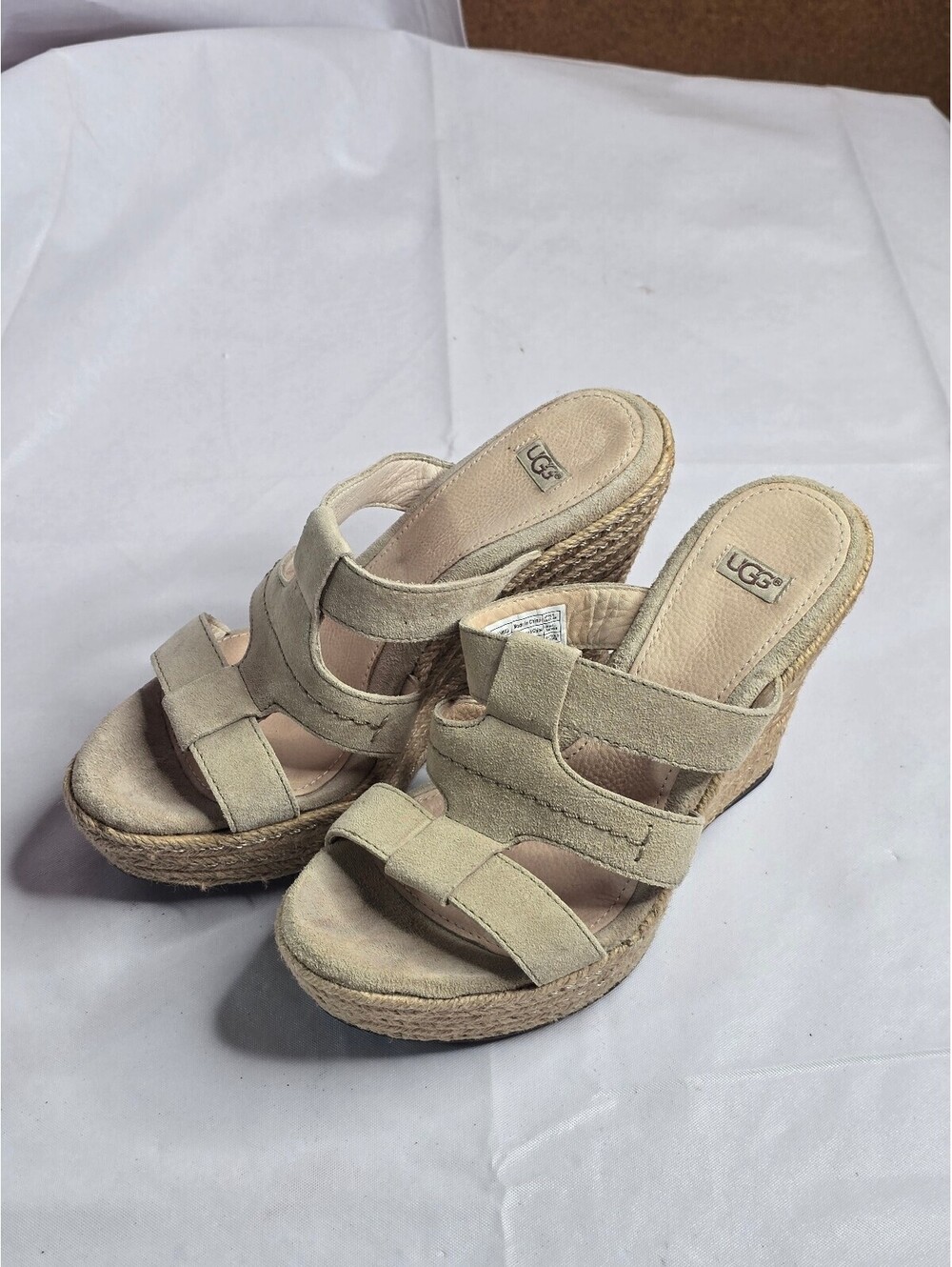 UGG Goldenstar Hi Slide Platform Sandals Tan Suede Women's Size 5.5 EUC
